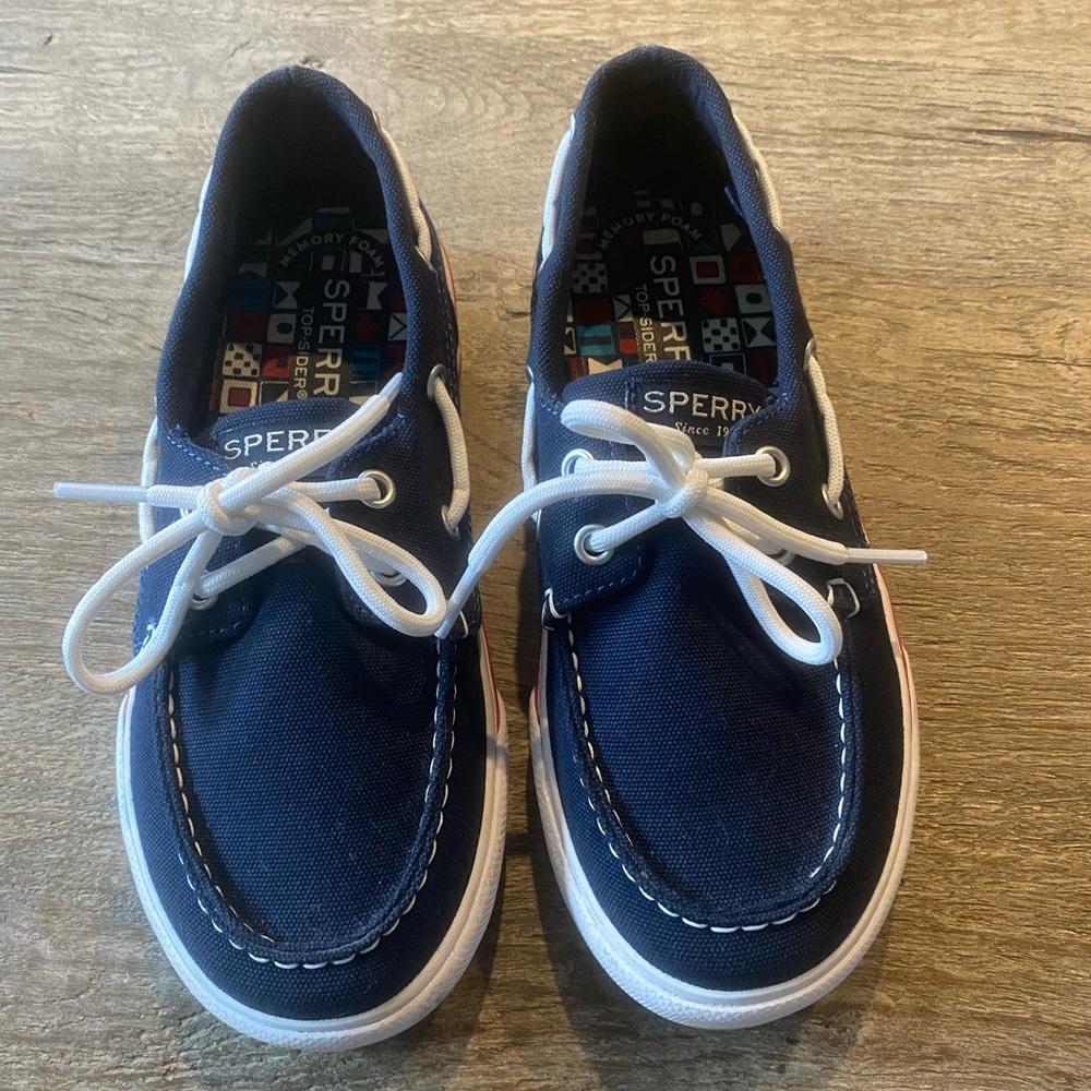 A perry top slider Little Kid size 1